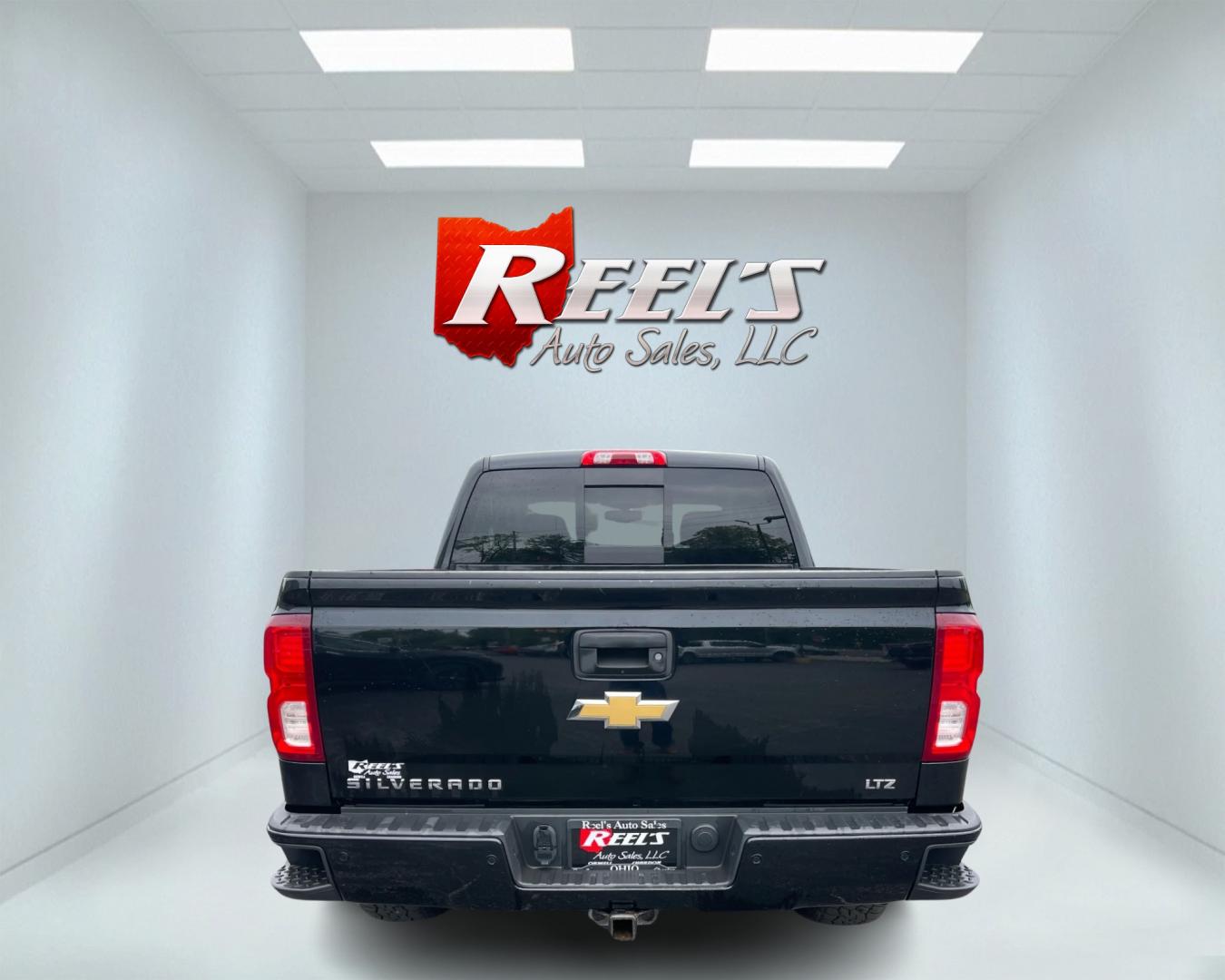 2018 Black /Black Chevrolet Silverado 1500 LTZ Z71 Crew Cab 4WD (3GCUKSEC4JG) with an 5.3L V8 OHV 16V engine, 8-Speed Automatic transmission, located at 547 E. Main St., Orwell, OH, 44076, (440) 437-5893, 41.535435, -80.847855 - This 2018 Chevrolet Silverado 1500 LTZ Z71 Crew Cab is a well-appointed and highly capable full-size pickup. It's powered by a 5.3L Vortec V8 engine paired with an 8-speed automatic transmission and 3.42 gearing, enabling an impressive 9,300-pound towing capacity. The Z71 off-road package includes f - Photo#7
